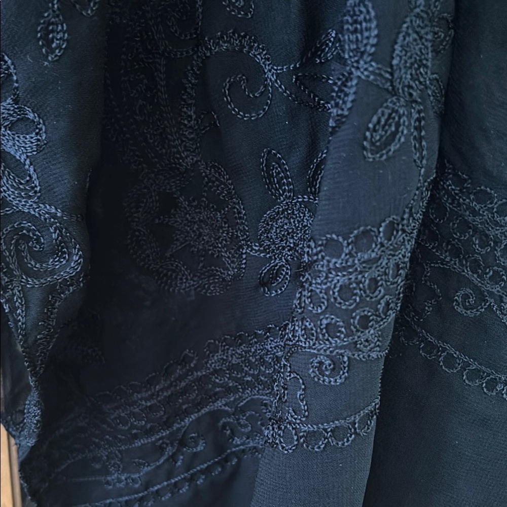Silver studs and a beautiful laced backing Black Studded Shawl - Picture 14 of 14